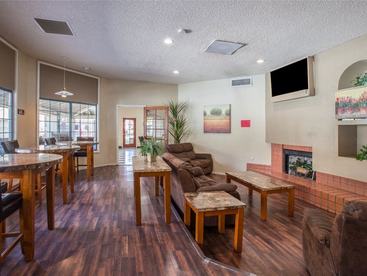 Clubhouse at Cinnamon Tree Apartments in Albuquerque, MN